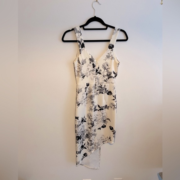 Asymmetrical Midi floral dress - Picture 3 of 3